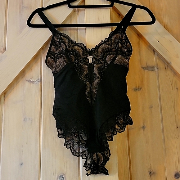 Tops - Never Worn Lace bodysuit